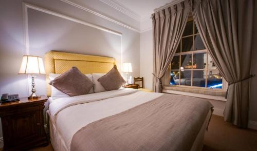 Kinsale House | The Old Bank Town House