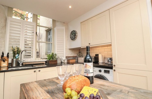 Dittisham House | THE OLD CHAPEL, character holiday cottage in Dittisham