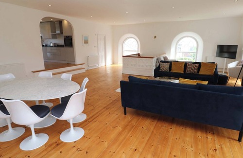 Newquay House | THE OLD CHAPEL, family friendly, luxury holiday cottage in Newquay