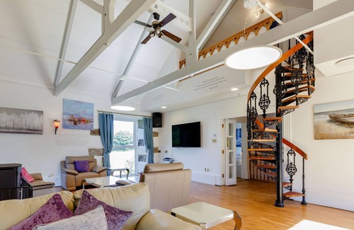 Saint Erth Praze Cottage | THE OLD CHAPEL, pet friendly, with open fire in Praze-An-Beeble