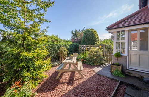 Dunstan House | The Old Gardener's - Three Bedroom House, Sleeps 6