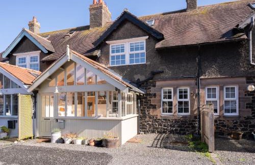 Dunstan House | The Old Gardeners
