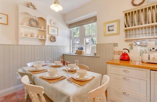 Dunstan House | The Old Gardeners