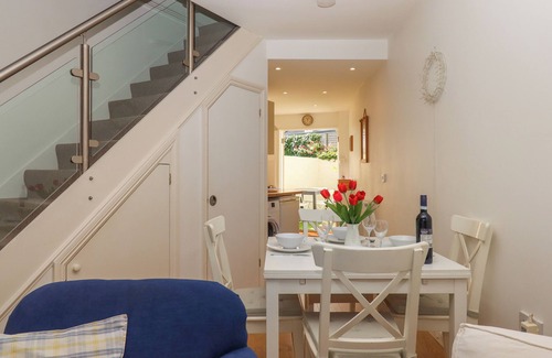 Teignmouth Cottage | THE OLD GREENGROCERS, family friendly, with a garden in Shaldon