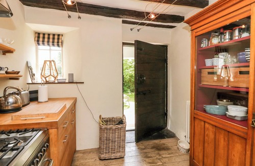 Troutbeck Bridge House | THE OLD HOUSE, pet friendly, with open fire in Troutbeck Bridge