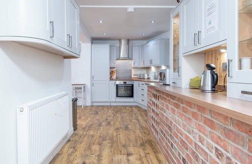 Haverfordwest Cottage | The Old Post Office, Holiday Cottage Llanrhian, Sleeps 6, 4 bedrooms, bathrooms