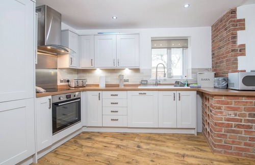 Haverfordwest Cottage | The Old Post Office, Holiday Cottage Llanrhian, Sleeps 6, 4 bedrooms, bathrooms