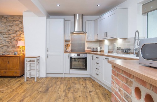 Haverfordwest Cottage | The Old Post Office, Holiday Cottage Llanrhian, Sleeps 6, 4 bedrooms, bathrooms