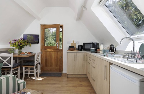 Broadway Cottage | The Old Potting Shed - sleeps 2 guests
