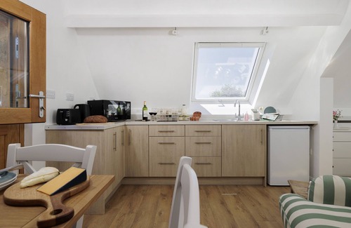 Broadway Cottage | The Old Potting Shed - sleeps 2 guests
