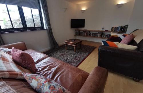Jacobstow House | THE OLD RECTORY ROSE COTTAGE in Jacobstow 10 mins to Widemouth bay and Crackington Haven,Nearby Bude,Tintagel,Port Issac,Clovelly,PARKING FOR LARGE AND MULTIPLE VEHICLES