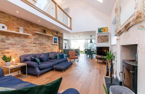 Broadstairs House | The Old School Hall - Opulence And Location