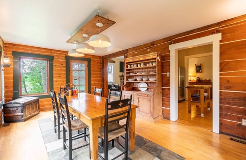 Lac-Brome Ski Chalet | The Old School | Spa | Natural Park | Countryside