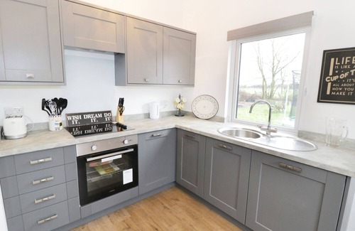 Thornton-Cleveleys Cottage | THE OLD STABLES, pet friendly, with a garden in Thornton, Lancashire