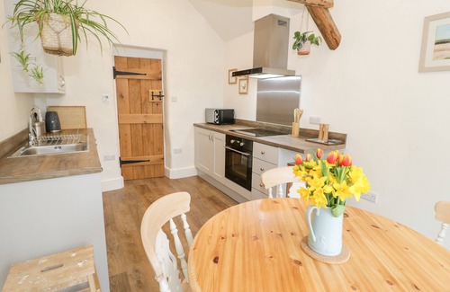 Henryd Cottage | THE OLD STABLE, with hot tub in Conwy