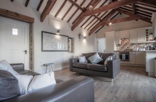 Angle House | The Old Stables - 3 Bedroom Cottage - Angle