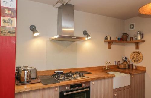 Llanvair Kilgeddin House | The Old Stables
