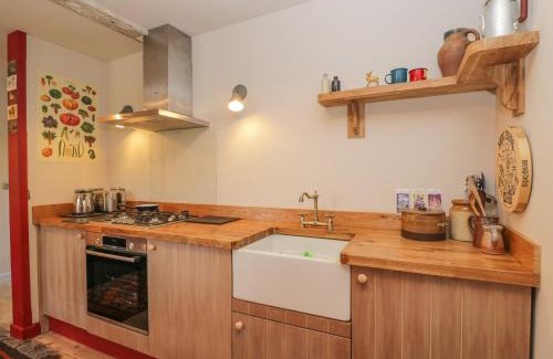 Llanvair Kilgeddin House | The Old Stables