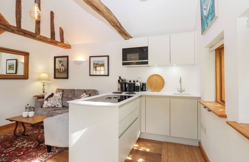 Headcorn Cottage | THE OLD STABLES, pet friendly, character holiday cottage in Headcorn