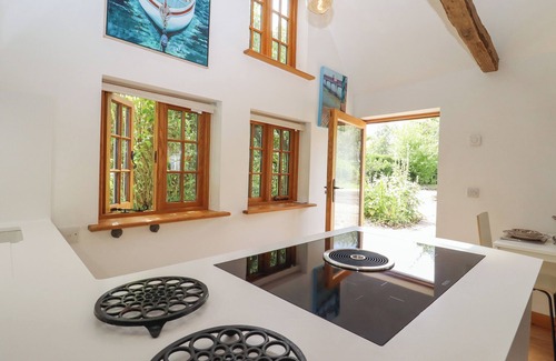 Headcorn Cottage | THE OLD STABLES, pet friendly, character holiday cottage in Headcorn