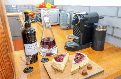 Richmond Apartment | THE OLD SUNDAY SCHOOL, pet friendly, with hot tub in Richmond
