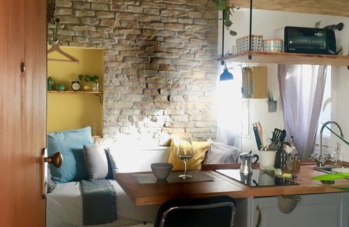 Tuscolano House | The old wash house - Independent apt for solo travelers
