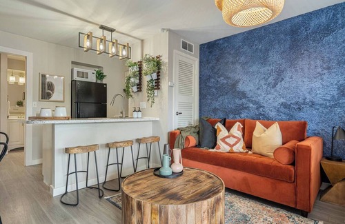 Allandale Apartment | The Olive | Cozy Retreat | Sleeps 5