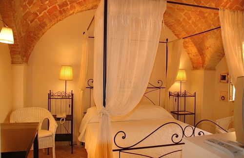 Ripalta Hotel | The Olive Inn