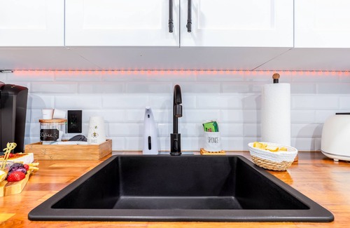 Carol City Apartment | 🌟The only Vrbo in Miami that includes a Tesla🌟