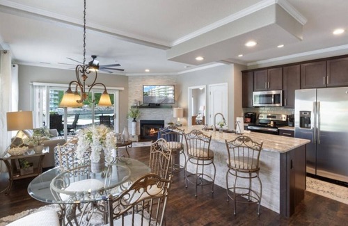 Lake Ozark Apartment | The Opulent Oasis - Monarch Cove