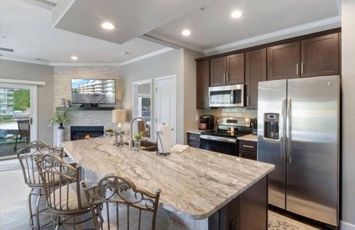 Lake Ozark Apartment | The Opulent Oasis - Monarch Cove