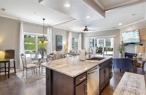 Lake Ozark Apartment | The Opulent Oasis - Monarch Cove