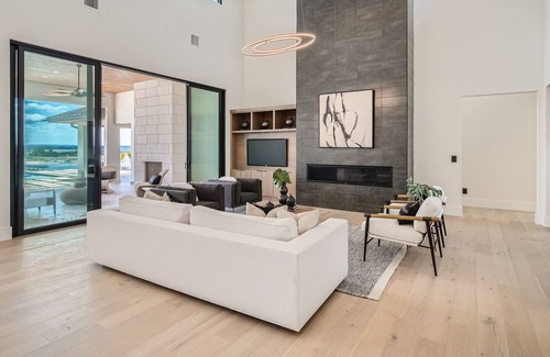 Northshore On Lake Travis House | The Oracle by AvantStay | Luxe Design + Pool, Yoga Room