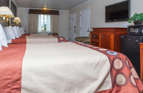 Ukiah Hotel | The Orchard Hotel-Wine Country- Free Breakfast, Pool, Hot Tub