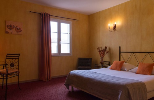 Pertuis Hotel | The Originals City, Hôtel Le Village Provençal