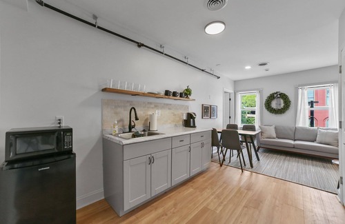 St. Charles Historic District Apartment | The Otter Suite at Divine Otter