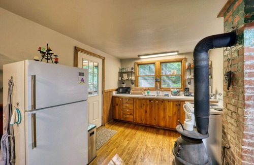 Vilas House | The Outpost – Creekside Charm Near Boone!