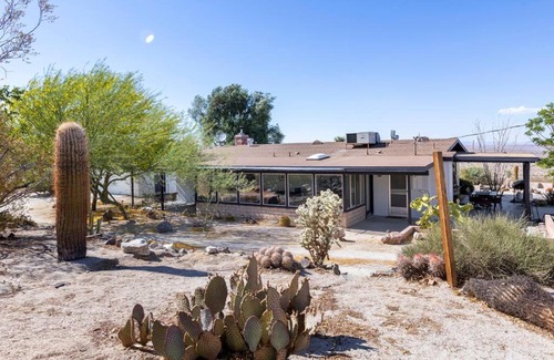 Panorama Heights House | The Outpost Joshua Tree: Hot Tub, GameRoom, JTNP