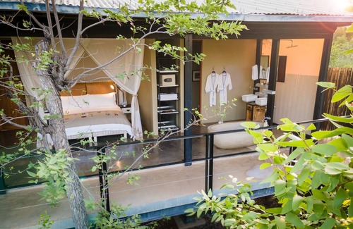 Ha-Lambani Cabin | The Outpost & Pel's Post