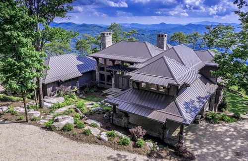 Banner Elk House | The Outside Inn at The Lodges at Eagles Nest.