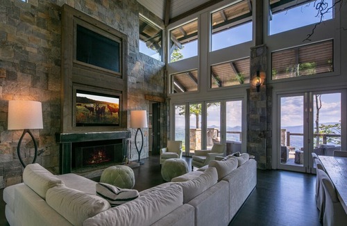 Banner Elk House | The Outside Inn at The Lodges at Eagles Nest.
