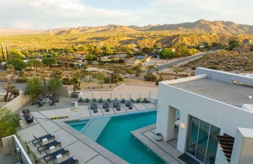 Yucca Valley House | The Overlook by Fieldtrip Modern Luxury with Infinity Pool Views