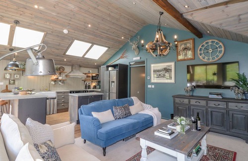 Kendal Cottage | THE OWL'S SHACK, pet friendly, with open fire in Kendal