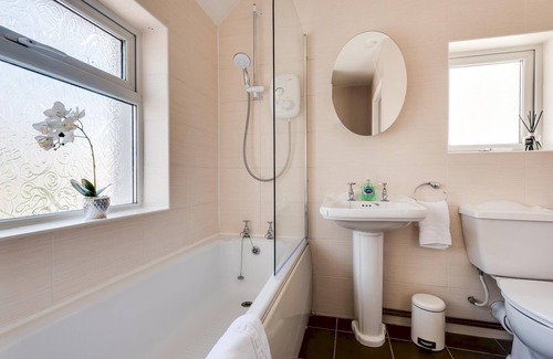 Oxford House | The Oxford Abode - 3-Bedroom House - large garden