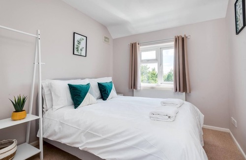 Oxford House | The Oxford Abode - 3-Bedroom House - large garden