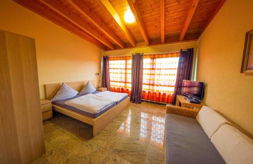Hunerbach Bed & Breakfast | The Paddock B&B