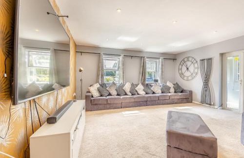 Alford House | The Paddock