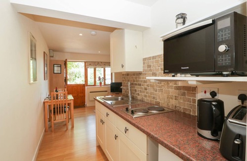 Wookey Cottage | THE PADDOCK, romantic, with a garden in Wells