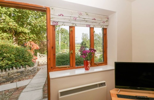 Wookey Cottage | THE PADDOCK, romantic, with a garden in Wells