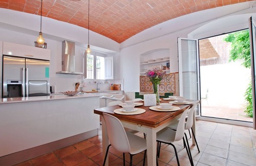 Vilassar de Mar Ski Chalet | The painter's home · Charming house w/terrace, sea views & 2 min beach